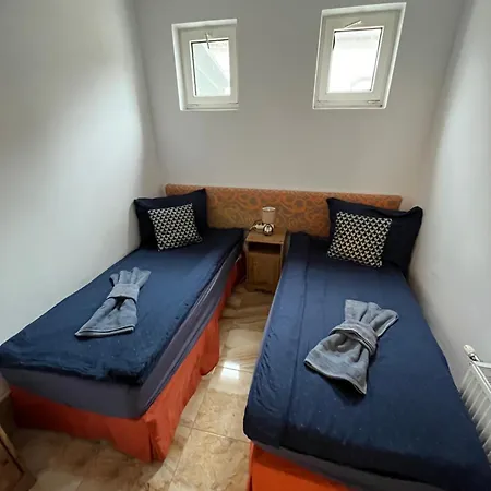 8 -as Apartment *